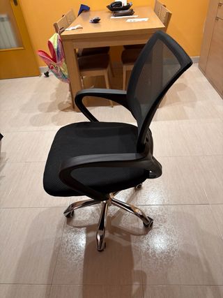 Silla de oficina ergonómica negra