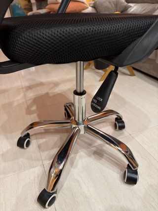 Silla de oficina ergonómica negra