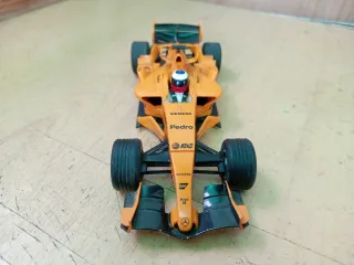 Scalextric F1 McLaren MP421 Pedro de la Rosa