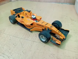 Scalextric F1 McLaren MP421 Pedro de la Rosa