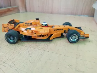 Scalextric F1 McLaren MP421 Pedro de la Rosa