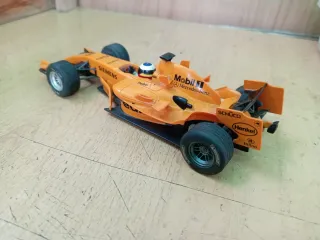 Scalextric F1 McLaren MP421 Pedro de la Rosa