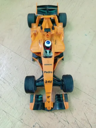 Scalextric F1 McLaren MP421 Pedro de la Rosa