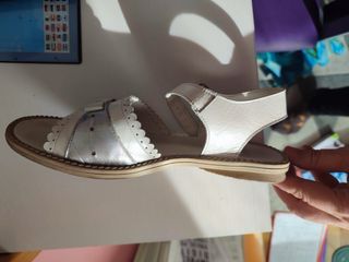 Sandalias niña blancas y plateadas Dos puestas