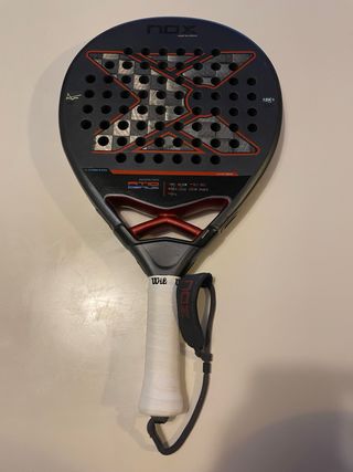 Pala NOX AT10 Genius Tapia 2025