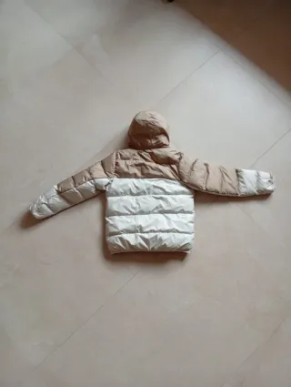 Chaqueta Nike Beige y Blanca con Capucha