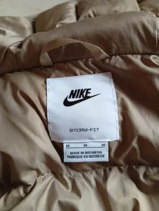 Chaqueta Nike Beige y Blanca con Capucha