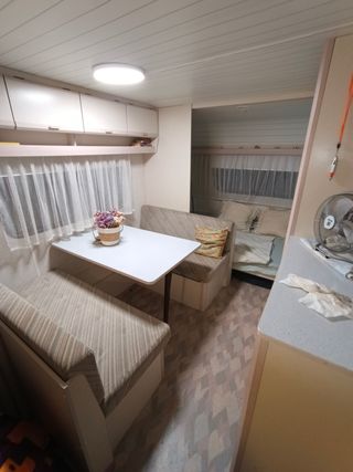 Caravana Bürstner Club con documentación