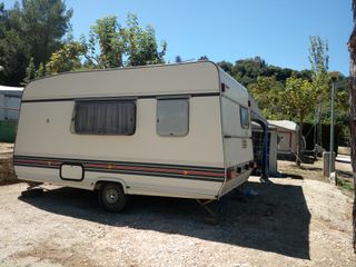 Caravana Bürstner Club con documentación