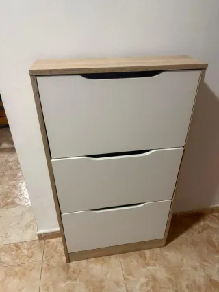 Zapatero blanco y roble