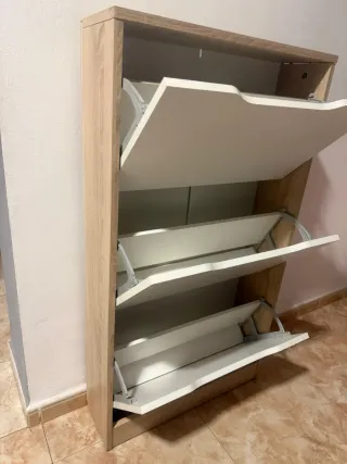 Zapatero blanco y roble