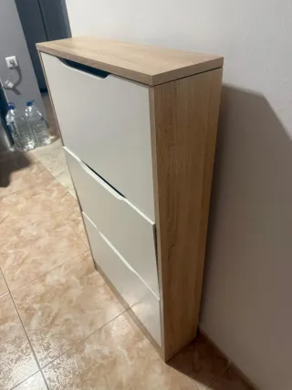 Zapatero blanco y roble