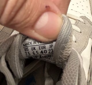 Zapatillas Nike Retro Grises y Blancas