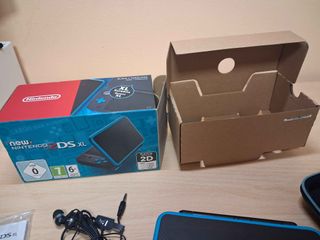 New Nintendo 2DS XL Black/Turquoise -COMPLETA(CIB)
