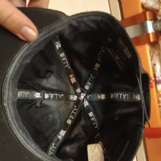 Cappello New Era Nero con Logo Bianco