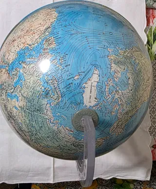 Mappamondo con base e illuminazione