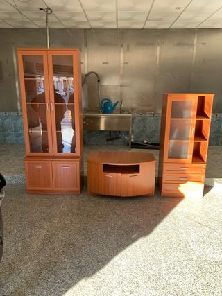 Mueble de salón madera y cristal