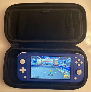 Nintendo Switch Lite Azul + Mario Kart 8 Deluxe