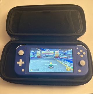 Nintendo Switch Lite Azul + Mario Kart 8 Deluxe