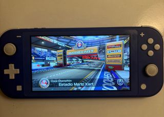 Nintendo Switch Lite Azul + Mario Kart 8 Deluxe
