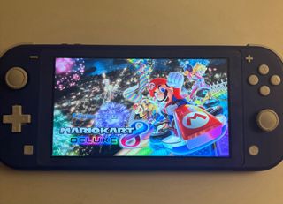 Nintendo Switch Lite Azul + Mario Kart 8 Deluxe