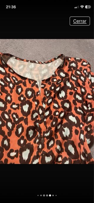 Blusa de raso con estampado de leopardo