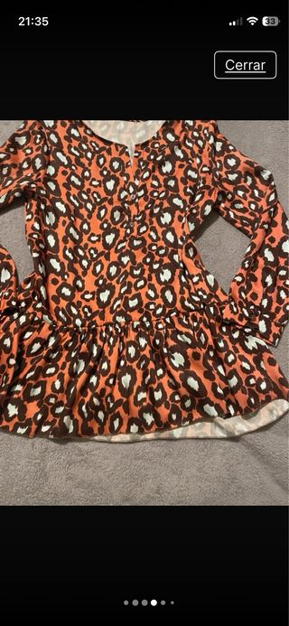 Blusa de raso con estampado de leopardo