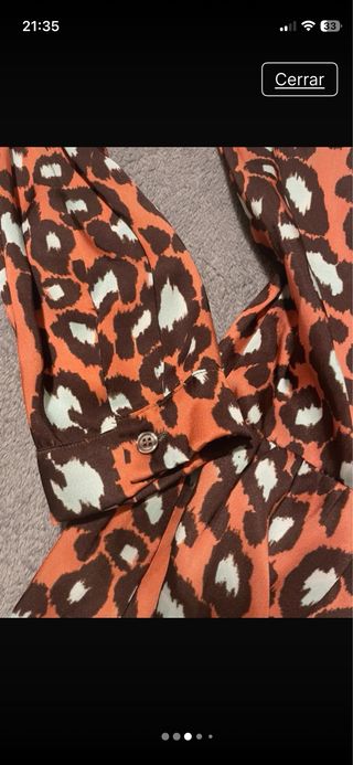 Blusa de raso con estampado de leopardo