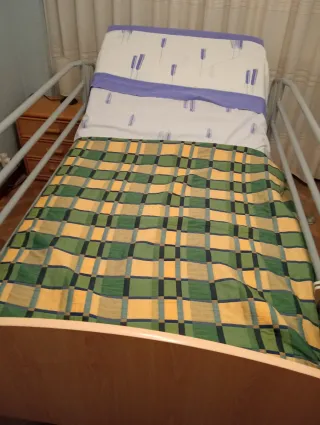 Cama articulada igual que las hospitalarias