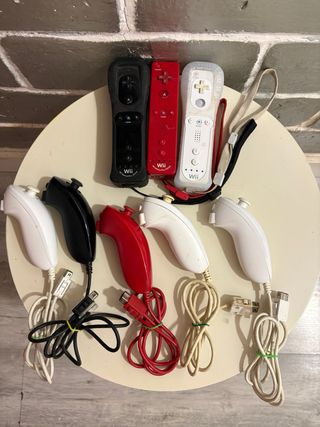 Lote Nintendo Wii Negro, Rojo y Blanco