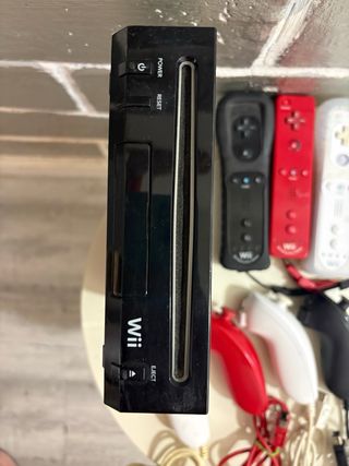 Lote Nintendo Wii Negro, Rojo y Blanco