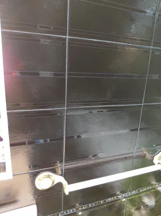 Azulejos negros brillo con relieve 7 cajas y media