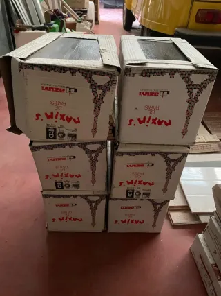 Azulejos negros brillo con relieve 7 cajas y media