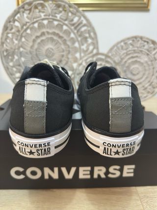 Converse bajas negras y blancas
