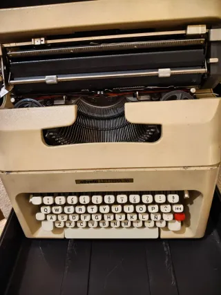 Máquina de escribir Olivetti Lettera 35