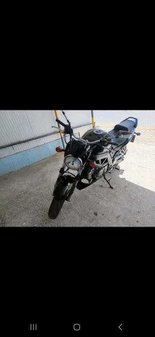 Moto Naked Negra