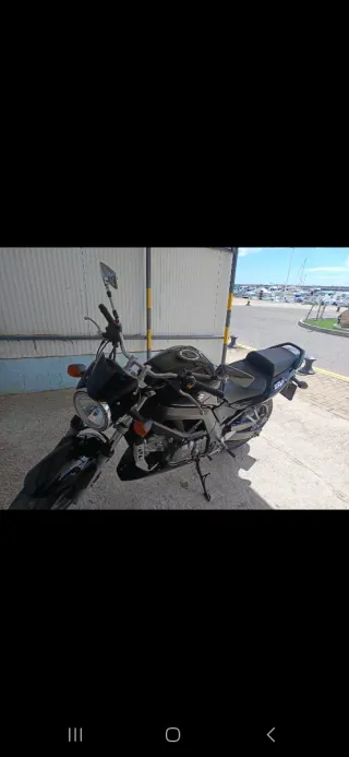 Moto Naked Negra