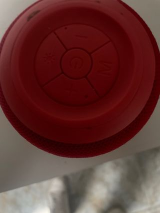 Altavoz portátil rojo