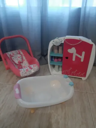 Armario, maxicosi  y bañera para Muñecas