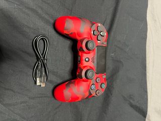 PS4 (PlayStation 4) con mando y cables a estrenar