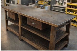 Banco de trabajo antiguo / mostrador