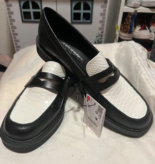 Zapatos Bershka negros y blancos talla 41