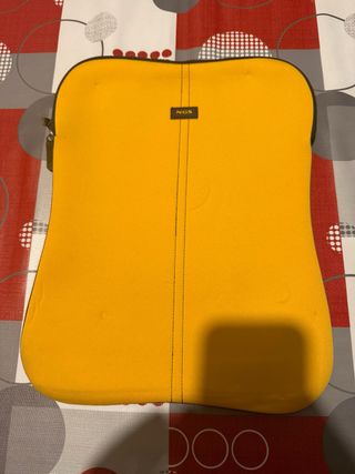 Funda portátil NGS amarilla