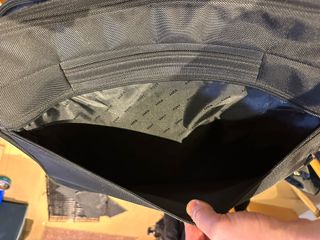 Valigetta per computer nera con tracolla 17-18,4