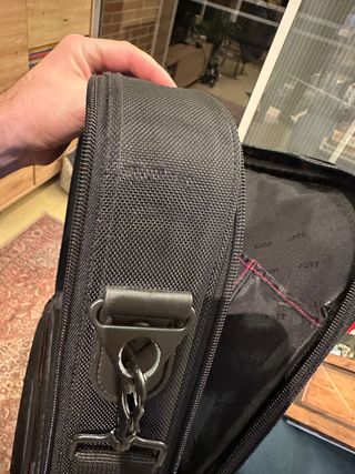 Valigetta per computer nera con tracolla 17-18,4