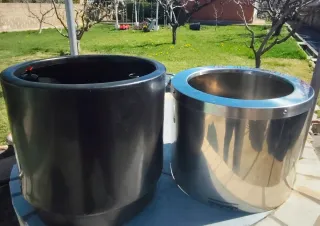 Macetas Negras y Plateadas