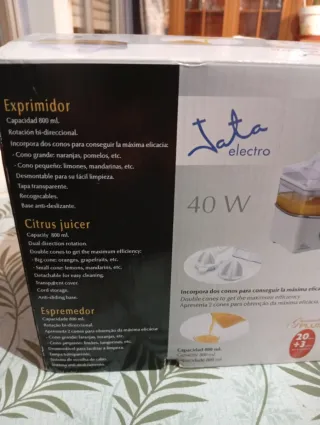 Exprimidor Jata Electro EX400 en su caja.