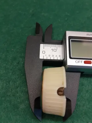 Botón Radio Antiguo Plata y Blanco