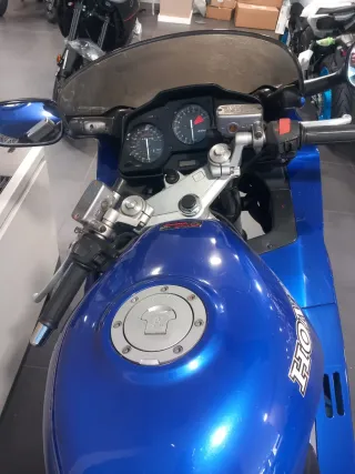 Honda VFR azul sportbike