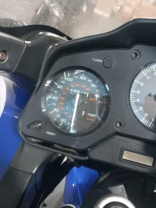 Honda VFR azul sportbike